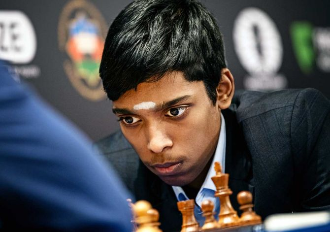 hardevchandok's tweet photo. He did his best he didn't win but he won our heart #Praggnanandhaa #MagnusCarlsen #Carlsen #FIDEWorldCup2023 #Chess #FIDEWorldCupFinal #PraggVsMagnus #pragg https://t.co/mciSFuBbDk