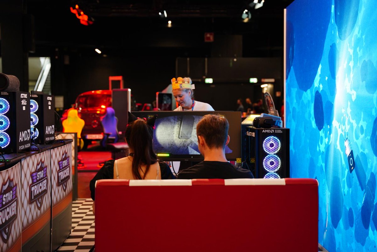 StarTruckerGame's tweet photo. Friendly reminder that we have our own jukebox at @gamescom! 🎶

Come say hi and play the #StarTrucker demo, the booth is located at Hall 10.1, Aisle B-021! 📍

#gamescom2023 https://t.co/302Fh2mJc6