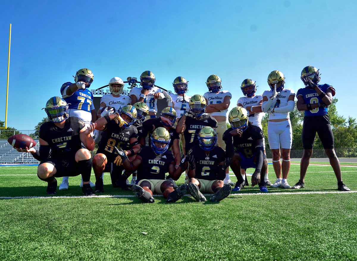 Almost that time! 🐝🏈⏳ <a href="/YellowjacketsFB/">Choctaw Football</a> #StingEm 
•
•
#LimitlessXposureMedia