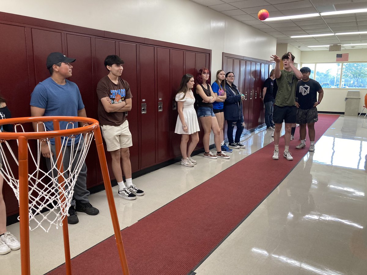 PRMrsJones's tweet photo. Blindfolded basketball in #adultliving to demonstrate the power of positive thinking!!! #alwayscheer #braingames @SKochPR @IndustryCareers https://t.co/xODJefzF07