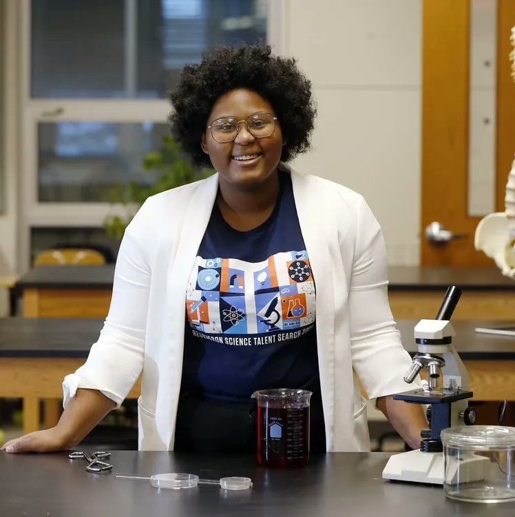 🇺🇸 A seulement 15 ans, Dasia Taylor a inventé un type de suture qui change de couleur si une plaie est infectée : une invention qui a révolutionné la médecine ! Aujourd'hui, elle est PDG de sa propre entreprise et a été nommée Femme de l'année par USA Today ! ✨ (The Gazette)