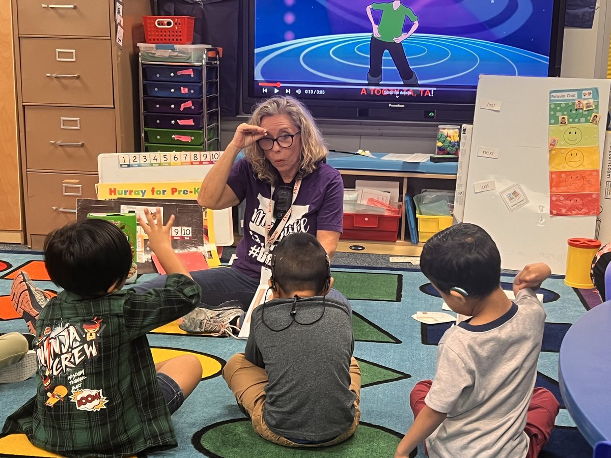 drmmccormick's tweet photo. Nothing better than visiting exceptional classrooms in the #R4RDSPD! Ms. Perry, #dhhteacher, and Ms. Tyler, instructional aide, @Magrill_AISD , exemplify #teamwork and #collaboration as they develop students’ #communication and #language skills. 👏🏼🤟🏼👩🏼🏫🍎 https://t.co/AaUsNB829e