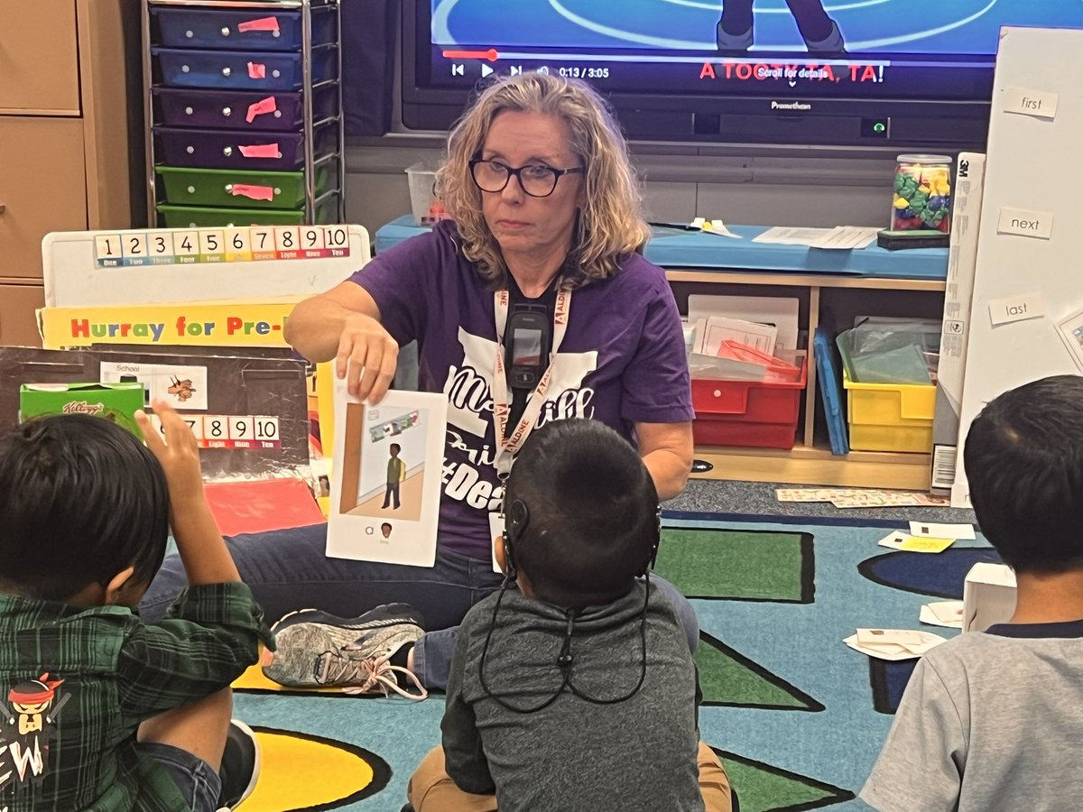 drmmccormick's tweet photo. Nothing better than visiting exceptional classrooms in the #R4RDSPD! Ms. Perry, #dhhteacher, and Ms. Tyler, instructional aide, @Magrill_AISD , exemplify #teamwork and #collaboration as they develop students’ #communication and #language skills. 👏🏼🤟🏼👩🏼🏫🍎 https://t.co/AaUsNB829e