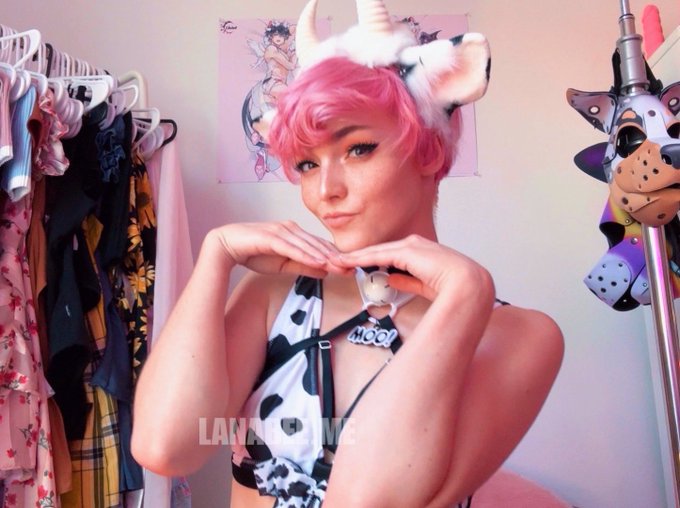 I really wanted to show off my new cowfit 🐮💕✨ https://t.co/hoFZBmM5vY