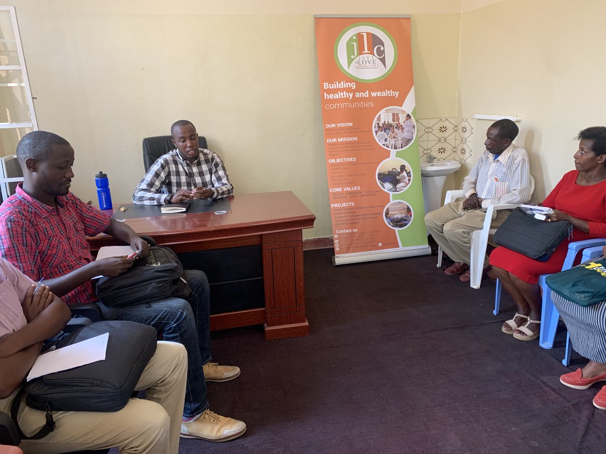 JLCburundi's tweet photo. The experts had the opportunity to receive clarifications on various questions they had, enabling them to provide suggestions and recommendations for future collaboration.
The meeting concluded on a positive note, with a group photo taken.
#OrganizationManagement
2/2 https://t.co/j6GDwFUniI