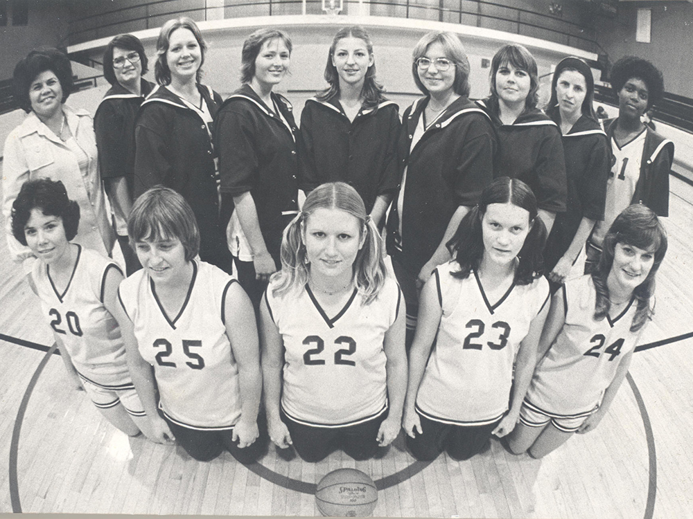 usaodrovers's tweet photo. Today's #ThrowbackThursday takes a look at the other first teams. Our 50 years of Drover success started with these players! Do you see any familiar faces? ๐
#Drover50th ๐ค #DroverNation https://t.co/5nRngYbbpw