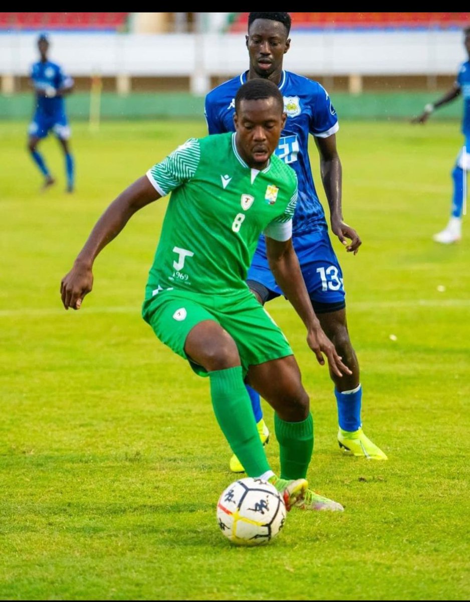 SenFoot's tweet photo. "Mon père était joueur du club, jai été ramasseur de balle lors d'une finale de Coupe du Sénégal du Jaraaf. 

Aujourd'hui, je suis joueur et je vais participer à la 27e finale du Jaraaf, avec l'ambition de gagner le 16e trophée pour le club. C'est une fierté pour moi."

Assane Mbodj