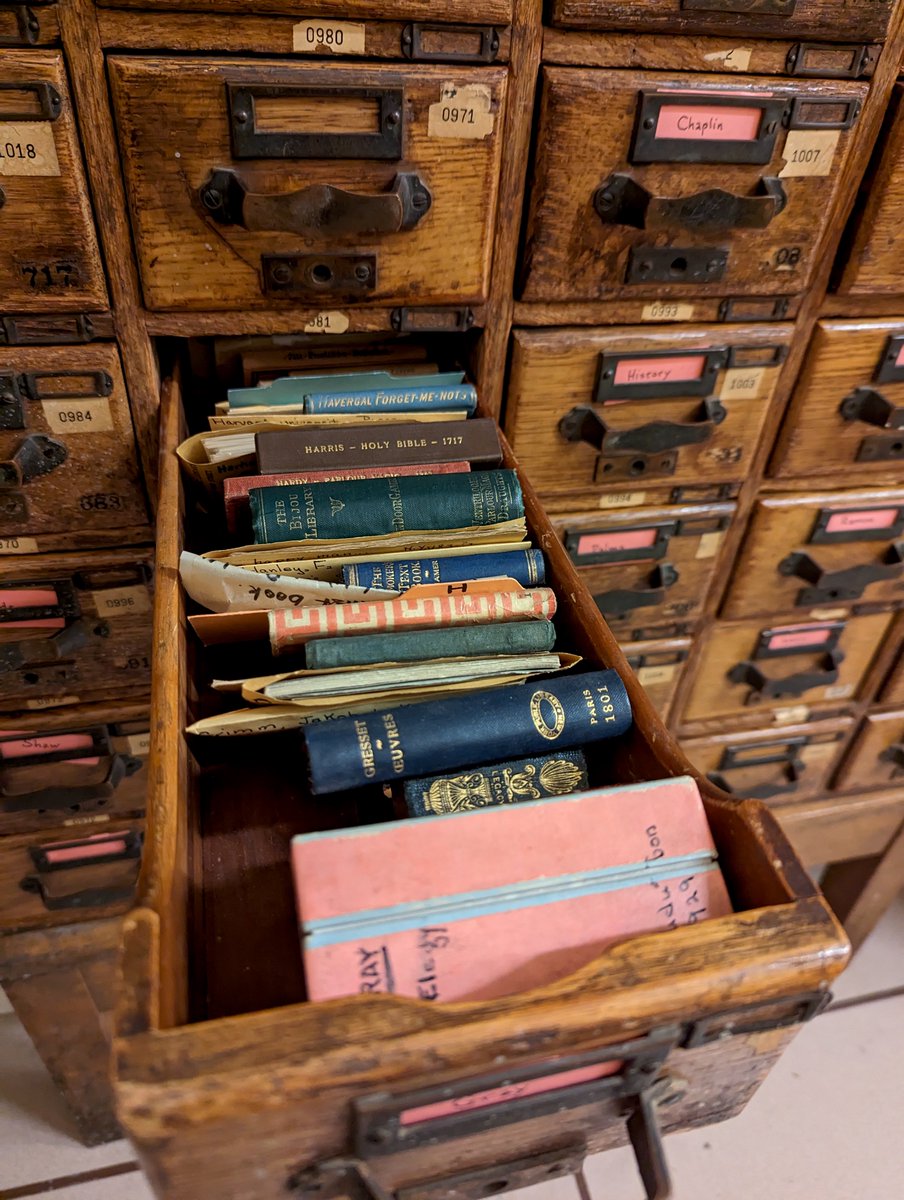 NY Public Library (@nypl) on Twitter photo Timeline cleanse! Tiny books 🥹 This magical peek at our collections is one reason (out of a million) to love the Library. Miniature items from the Rare Book Division must be three-inches or less to hitch a ride in a repurposed card catalog where they’re snugly stored. Timeline cleanse! Tiny books 🥹 This magical peek at our collections is one reason (out of a million) to love the Library. Miniature items from the Rare Book Division must be three-inches or less to hitch a ride in a repurposed card catalog where they’re snugly stored.