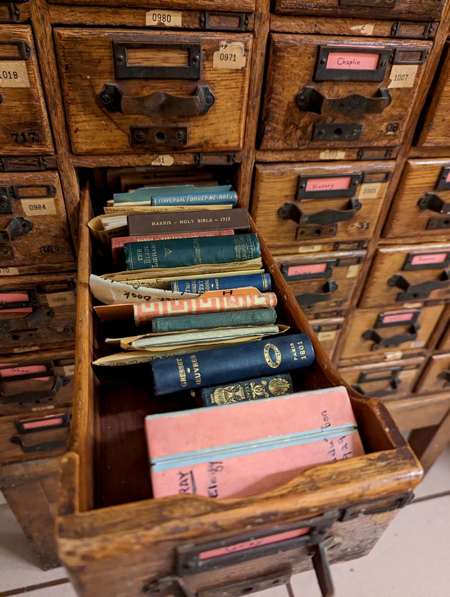 Timeline cleanse! Tiny books 🥹 This magical peek at our collections is one reason (out of a million) to love the Library. Miniature items from the Rare Book Division must be three-inches or less to hitch a ride in a repurposed card catalog where they’re snugly stored.