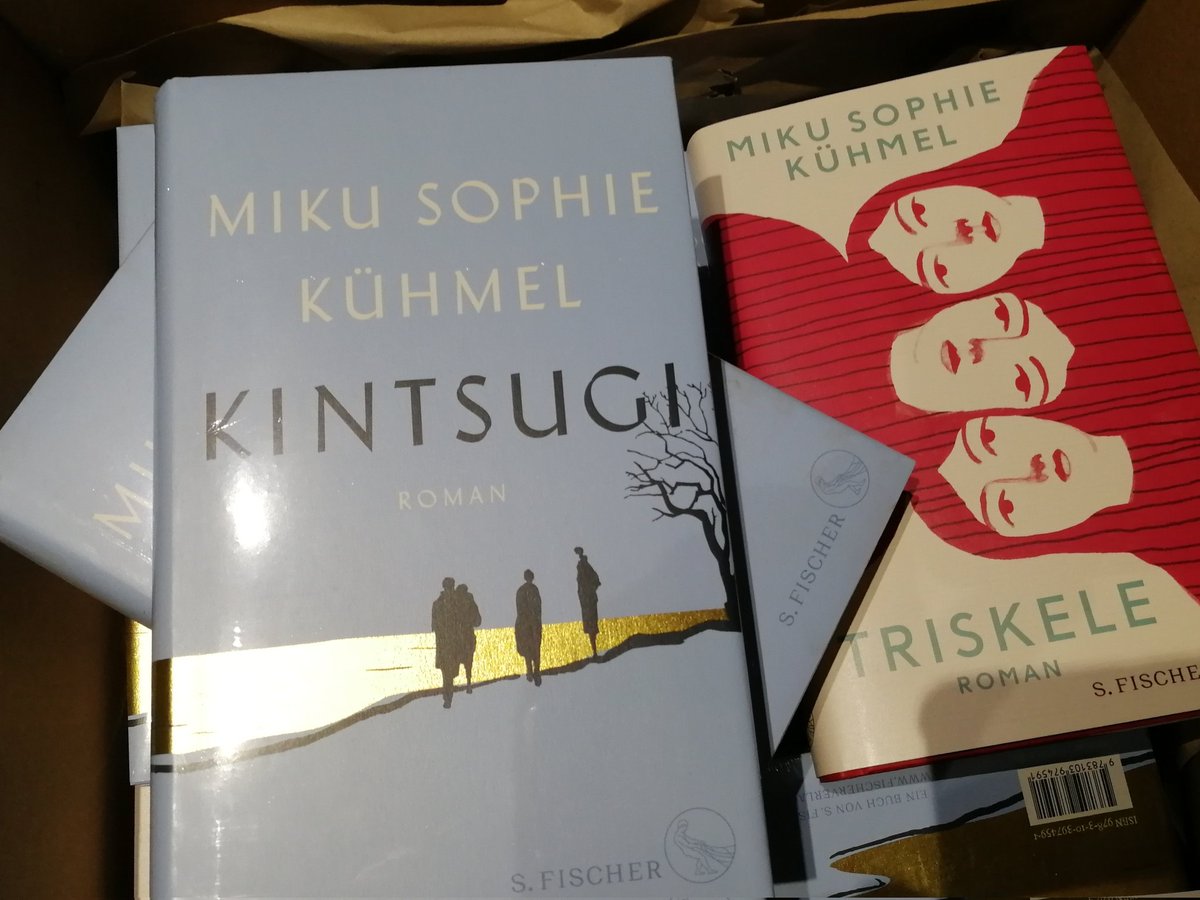 Wieder einmal haben wir gepackt und freuen uns sehr, morgen, 25.8., mit dem Büchertisch bei der Lesung von @frln_khml aus "Triskele" dabei sein zu dürfen! Um 19 Uhr im Hof 1 des <a href="/mqwien/">MQ – MuseumsQuartier Wien</a> ❤️ #ChickLit #feministischlesen #lesung #triskele