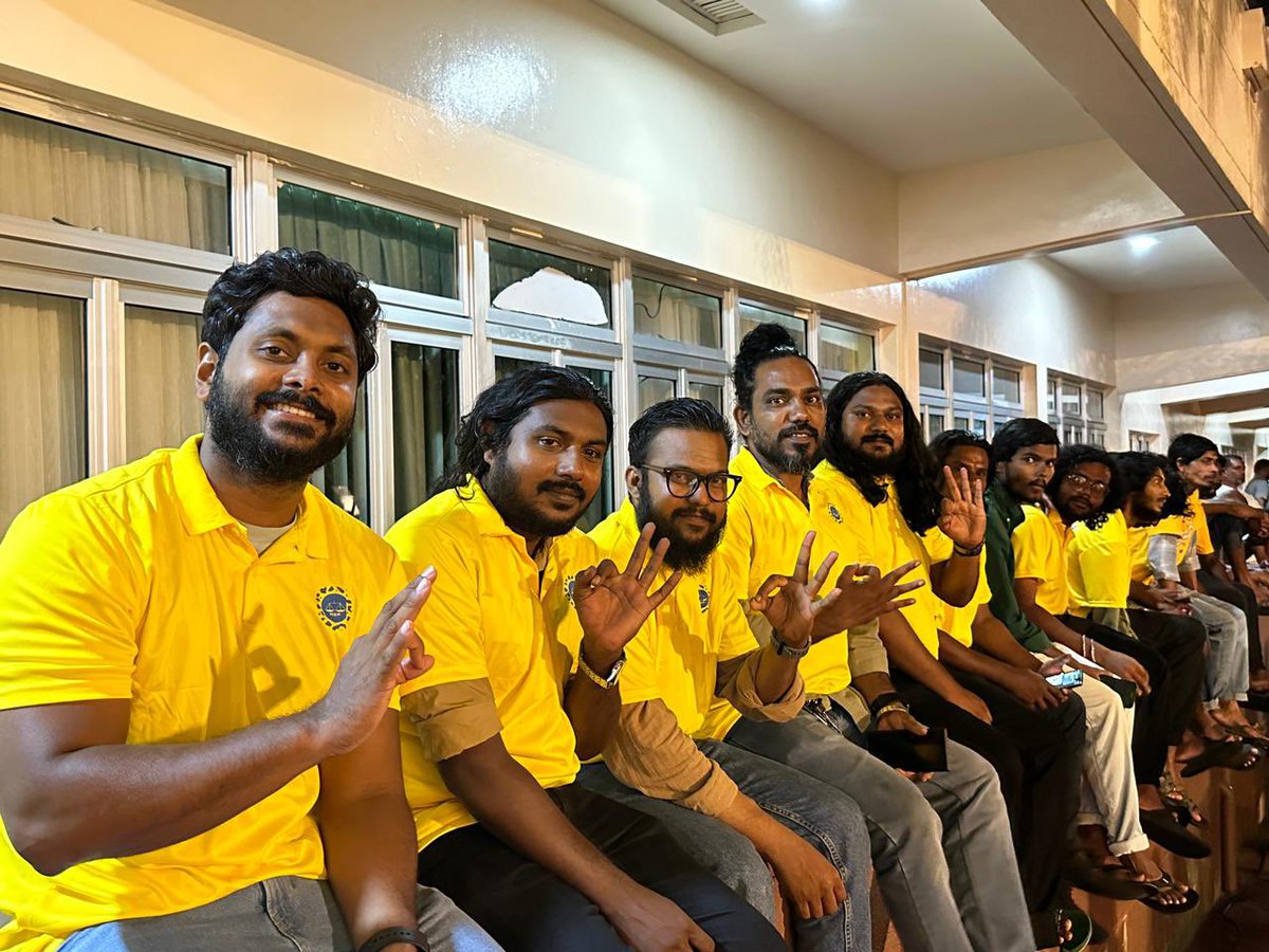 athirisoru's tweet photo. އެތެރެ ފުލް ! 
އެކަމްވެސް މެނިފެސްޓޯ ސަޅިކަމުން ….. 
#IbuAslam2023 
@MDPSecretariat https://t.co/WBaS2YPk4Q