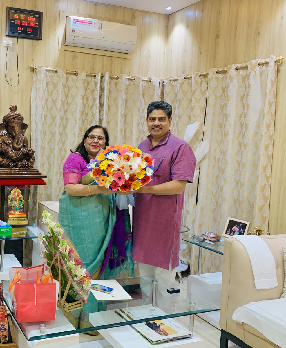 profalokkumar's tweet photo. Congratulated newly appointed Vice Chancellor of DDU Gorakhpur University and a valued colleague at ⁦@lkouniv⁩ Prof. Poonam Tandon.
May she succeed in all her endeavours at her new assignment the way she could at University of Lucknow. https://t.co/RK8gnUCwEm