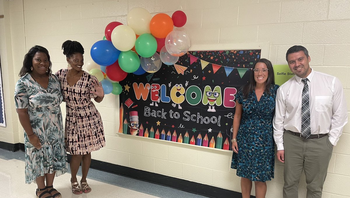MSTDAVISFAB5's tweet photo. Here’s a high five for a fun loving, fabulous, and favorable 5th grade year!
#eaglepride #5thgradeteam #letseducate! https://t.co/VxK7EyKpt7