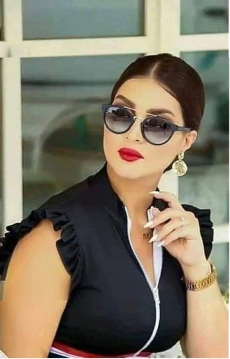 nrjslly1's tweet photo. الحب
صرخة حرب
تهتف للسلام
شجاعة..
و الخوف يتراكض في الأنفاس
حبل أُلقي في بئر.
و اطمئنان للتمسك بالحاضر
والصعود.
هو كإغلاق الشمس لعينيك..
وتقبيلها لشفتيك
هو
أن تذوب 
أن تسقط
أن تشاهد الألعاب النارية في سماء الغرفة المظلمة 
أن تبتسم للفوز في الروليت
بعد مائة و تسعة و تسعين محاولة. https://t.co/xM9lZoqp8A