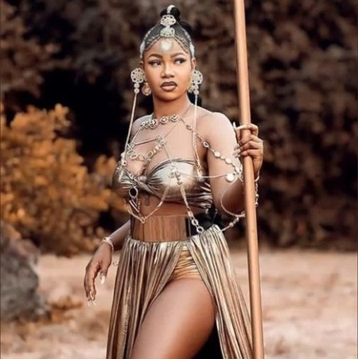 Nharnaradjoa's tweet photo. My unique , intelligent, loving n beautiful babes❤️❤️❤️🇬🇭📌📌📌❤️❤️💯💯💯
#simplytacha
#Liquorose
#PhynaTheElephant𓃰 https://t.co/lFDAcZ7Dya