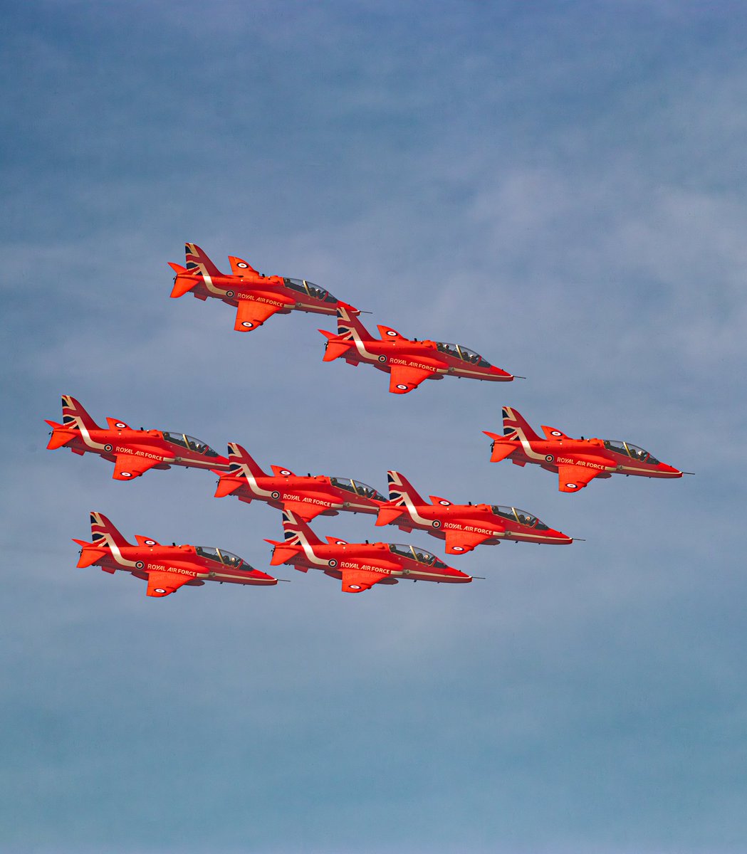 SP61Photography's tweet photo. Red Arrows over Eastbourne from the weekend. Incredible skills on display and lots of fun capturing them in action

#redarrows #aviationphotography #eastbourneairshow https://t.co/TwoAQKmlrv