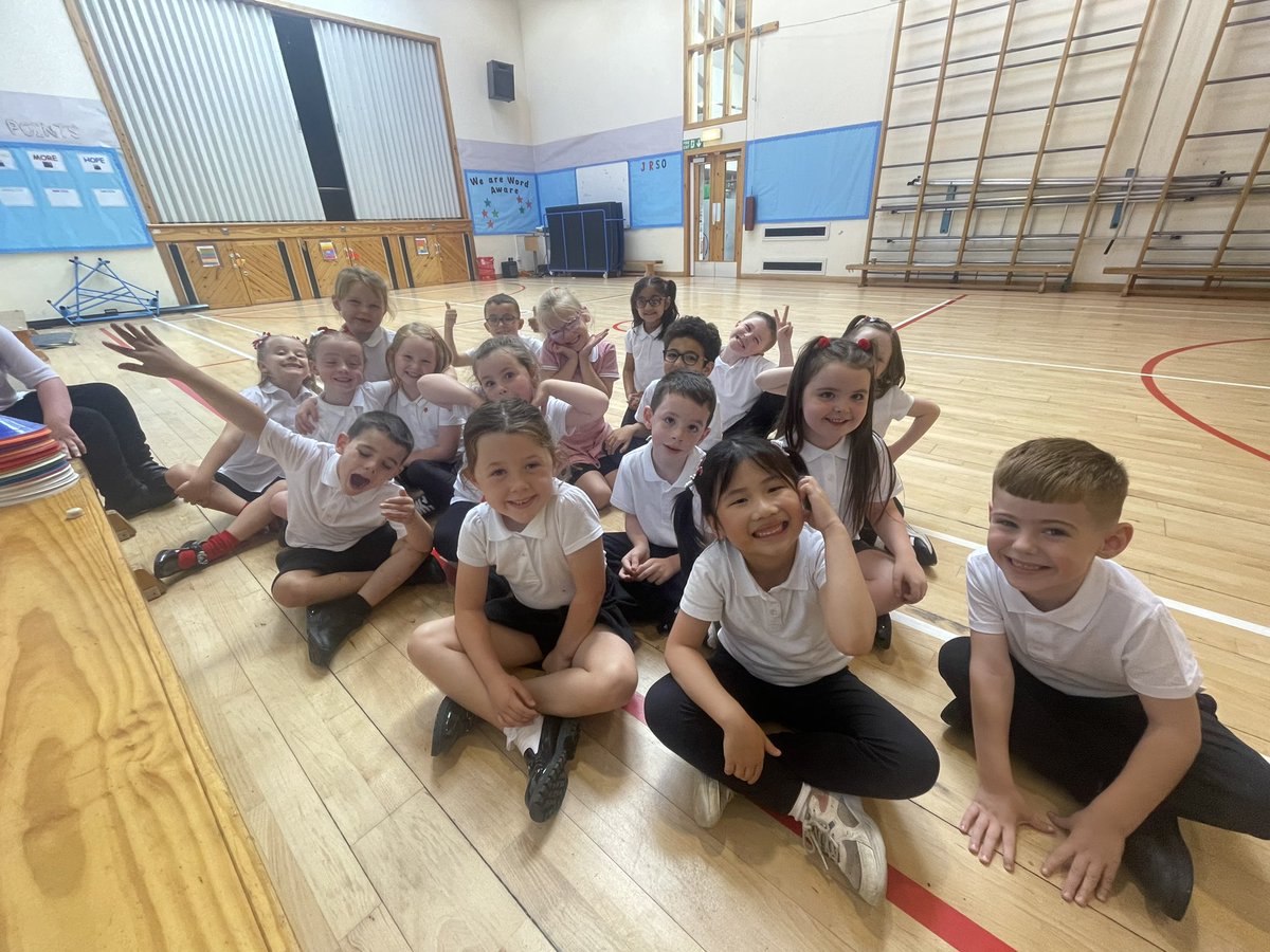Miss_McIntosh0's tweet photo. Lots of counting fun now our sound is working again 🔢✨ and fun in PE! https://t.co/HtJSfXVY8N