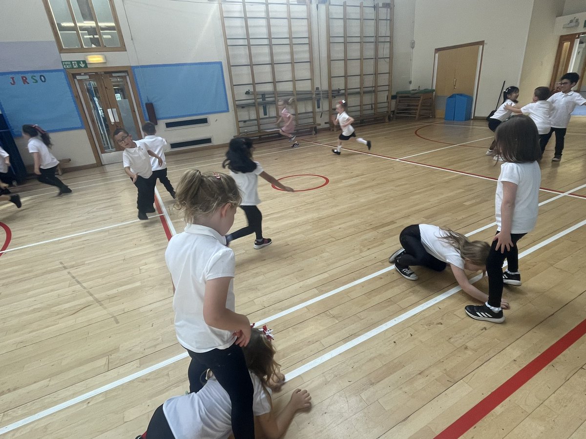 Miss_McIntosh0's tweet photo. Lots of counting fun now our sound is working again 🔢✨ and fun in PE! https://t.co/HtJSfXVY8N