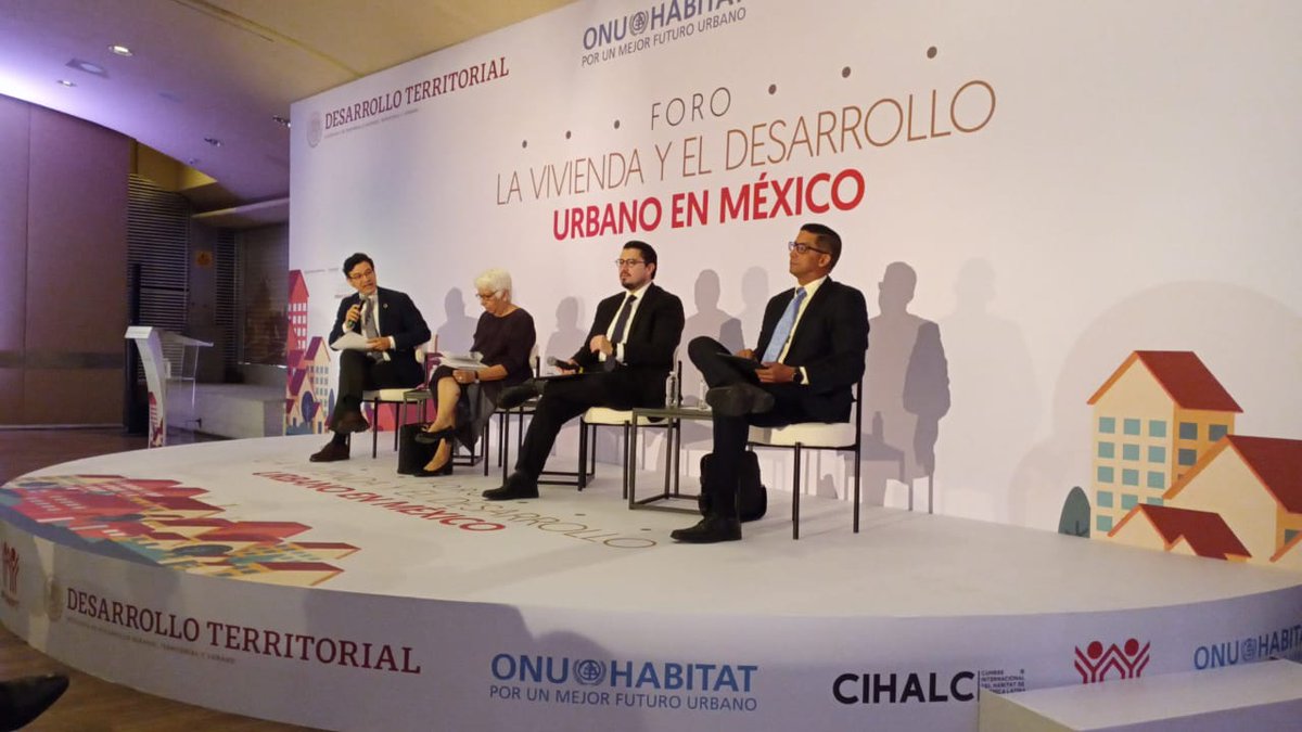 Banavihaldia's tweet photo. #BanavihInforma📰||El ministro @IMVillarroel1 se encuentra participando en el Foro "La Vivienda y el Desarrollo Urbano" en pro de impartir los conocimientos de acuerdo a las políticas de construcción y financiamientos que garantiza el desarrollo habitacional en Venezuela. https://t.co/RTBcbmjofN