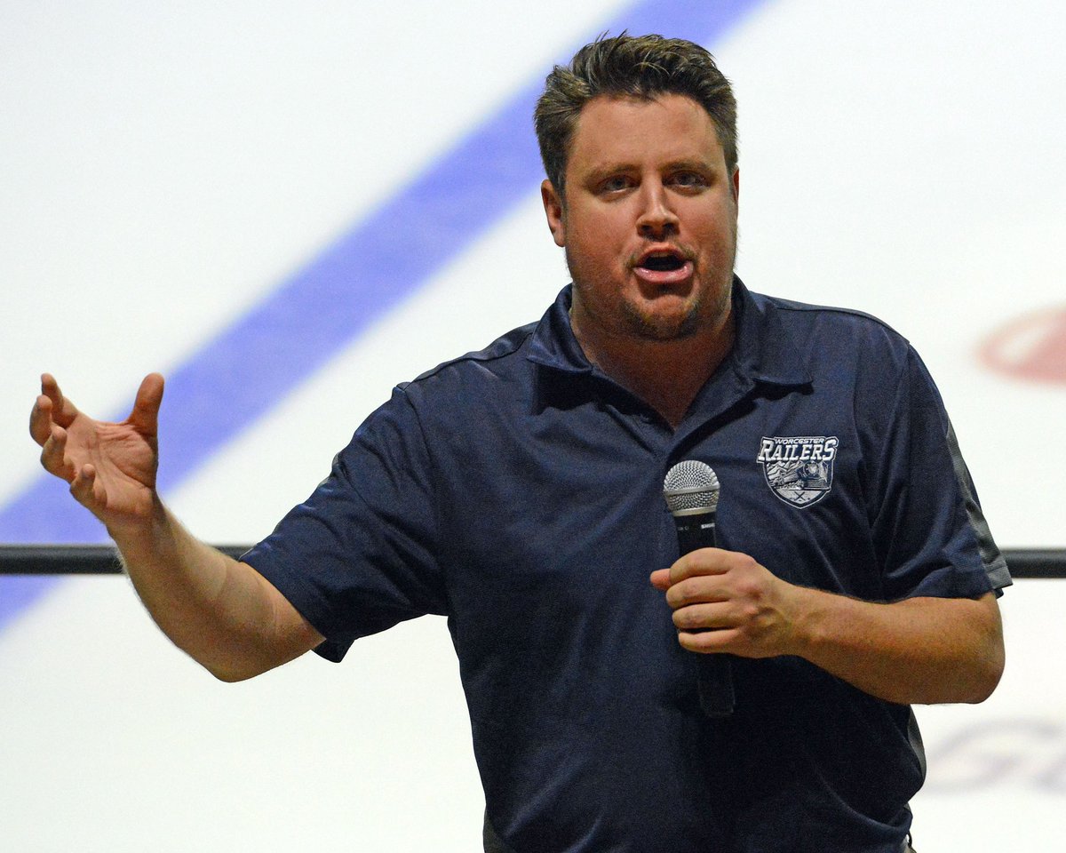 Come join our broadcast team for the 2023-24 season! 

We are hiring for the Eric Lindquist Scholarship, which provides color commentary at all home games, and Broadcasting &amp; Media Relations internship.

Click here to check out the positions: teamworkonline.com/jobs-in-sports…

#RailersHC