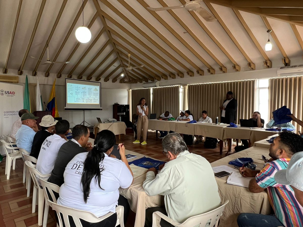 RenovacionCo's tweet photo. La subdir. de Gestión de Información #ART, @diamartg, participa en el encuentro de diálogo social “Siguiendo La Paz”, en el municipio #PDET de Caucasia, subregión Bajo Cauca. Este espacio busca promover el diálogo entre Consejos Territoriales de Paz, Reconciliación y Convivencia. https://t.co/iyaePVRaS8