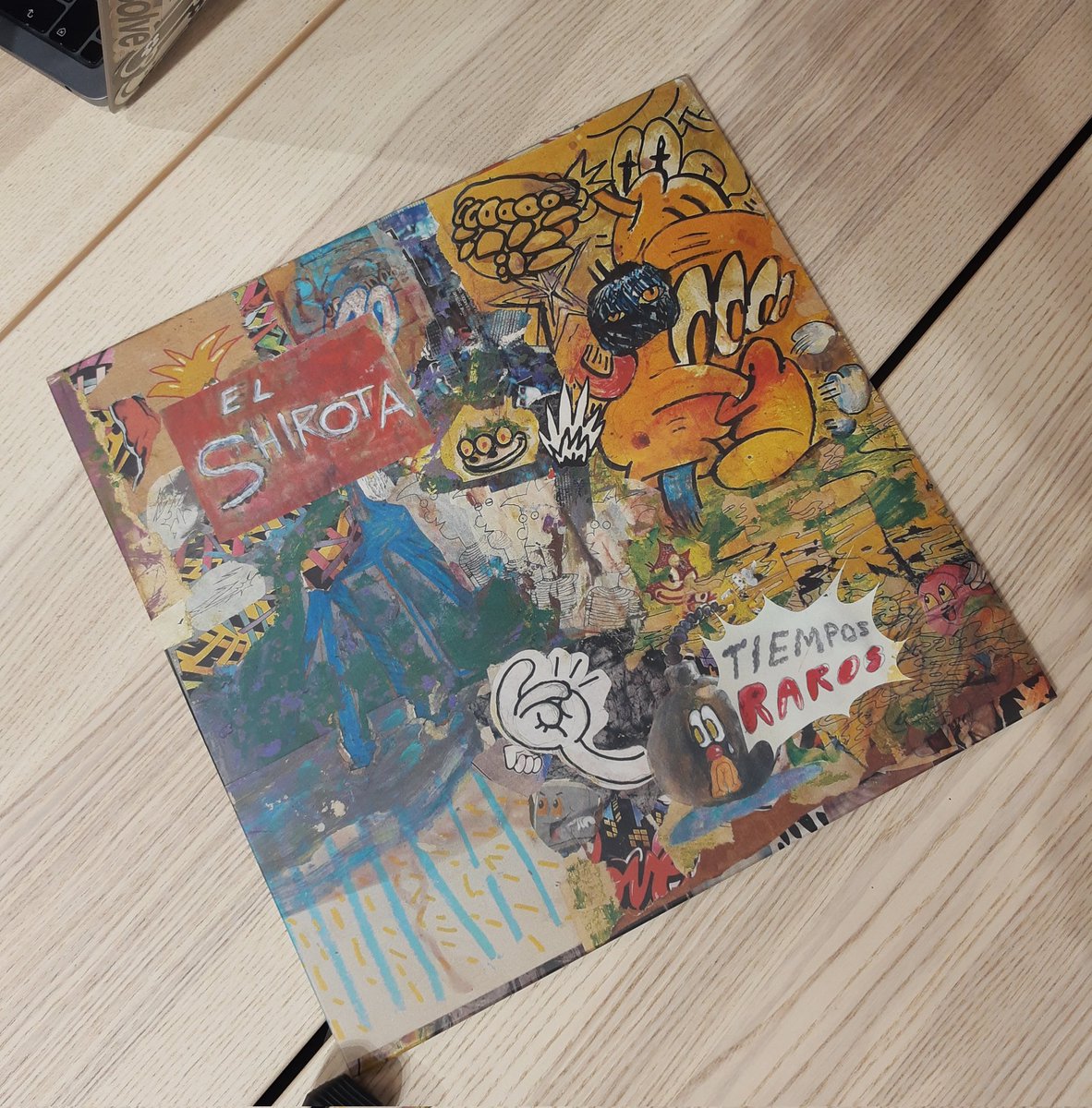 💿🎁¡GIVEAWAY!🎁💿 
<a href="/helveticrack/">Luz Carrasco</a> trae para todos ustedes un vinilo <a href="/elshirota/">El Shirota</a> de "Tiempos Raros" y el primer tweet que responda con todas las canciones de la banda en orden alfabético, se lo lleva. 

🎶 Sintonicen en <a href="/GlobalYO_/">Global YO</a> para más regalos.