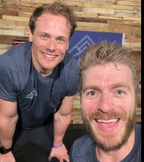 MihaelaBoldea's tweet photo. Sam with Coach Valbo at the online opening of MPC 2021.  -  @samheughan @simba2001 @tumblr #SamHeughan #johnvalbonesi #MyPeakChallenge https://t.co/xb1QT4VIro