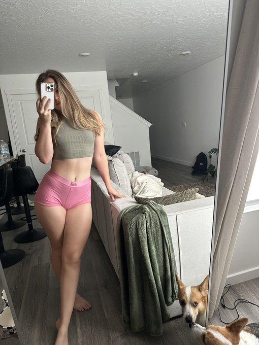 Good morning 🥰 say it back 🙈 https://t.co/VoOU0nOZsy