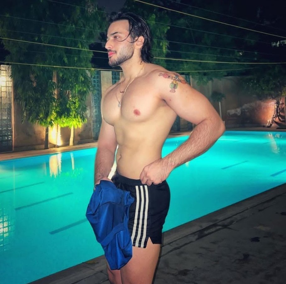 chikusantu58's tweet photo. Swimming time 😁 https://t.co/x6WVQo3gSk