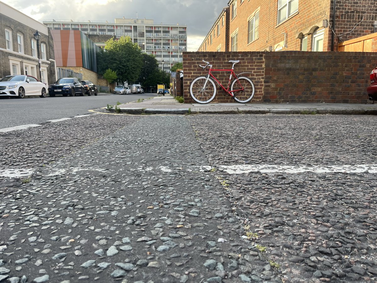AccessibleStLdn's tweet photo. @TowerHamletsNow @CllrSirajIslam @RebakaSultana22 The lack of dropped kerbs here means that wheelchair users are unable to cross the road

Reported to @TowerHamletsNow   

CC: @CllrSirajIslam @RebakaSultana22

📍Tollet St/Carlton Square junction

#AccessibleStreets 🧑‍🦽🧑‍🦼🧑‍🦯 https://t.co/Pna03elFyZ