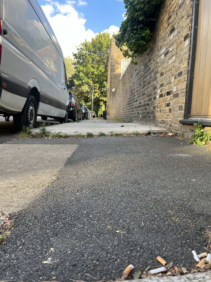 AccessibleStLdn's tweet photo. @TowerHamletsNow @CllrSirajIslam @RebakaSultana22 The lack of suitable dropped kerbs or levelled pavement here makes this pavement difficult or even inaccessible for wheelchair users

Reported to @TowerHamletsNow

CC: @CllrSirajIslam @RebakaSultana22

📍Portelet Road

#AccessibleStreets 🧑‍🦽🧑‍🦼🧑‍🦯 https://t.co/q8Aqv9IhJG