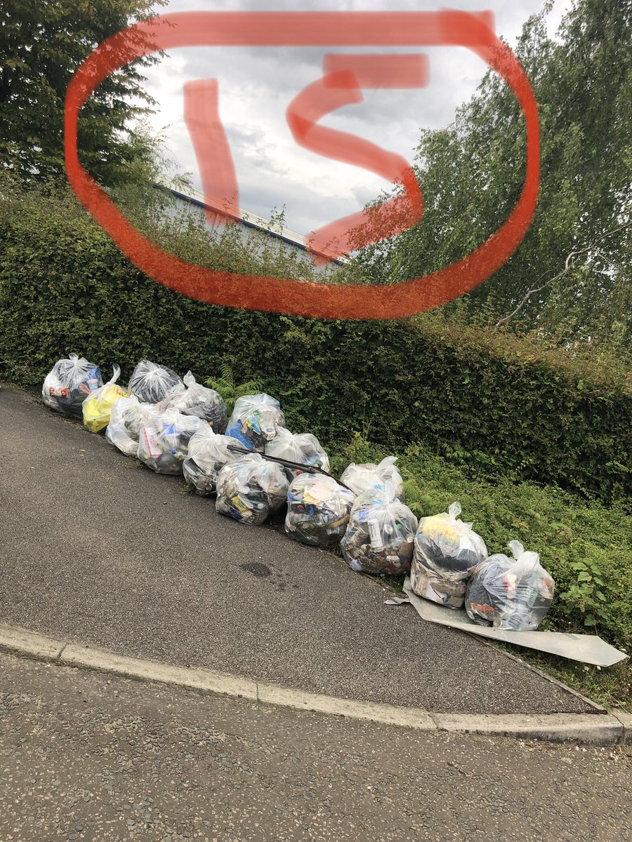 neilsta84's tweet image. #haverhill you are welcome #litterpicking #litter #truckerscleaningupbritain @TruckersUp #keepbritaintidy #lovecleanstreets