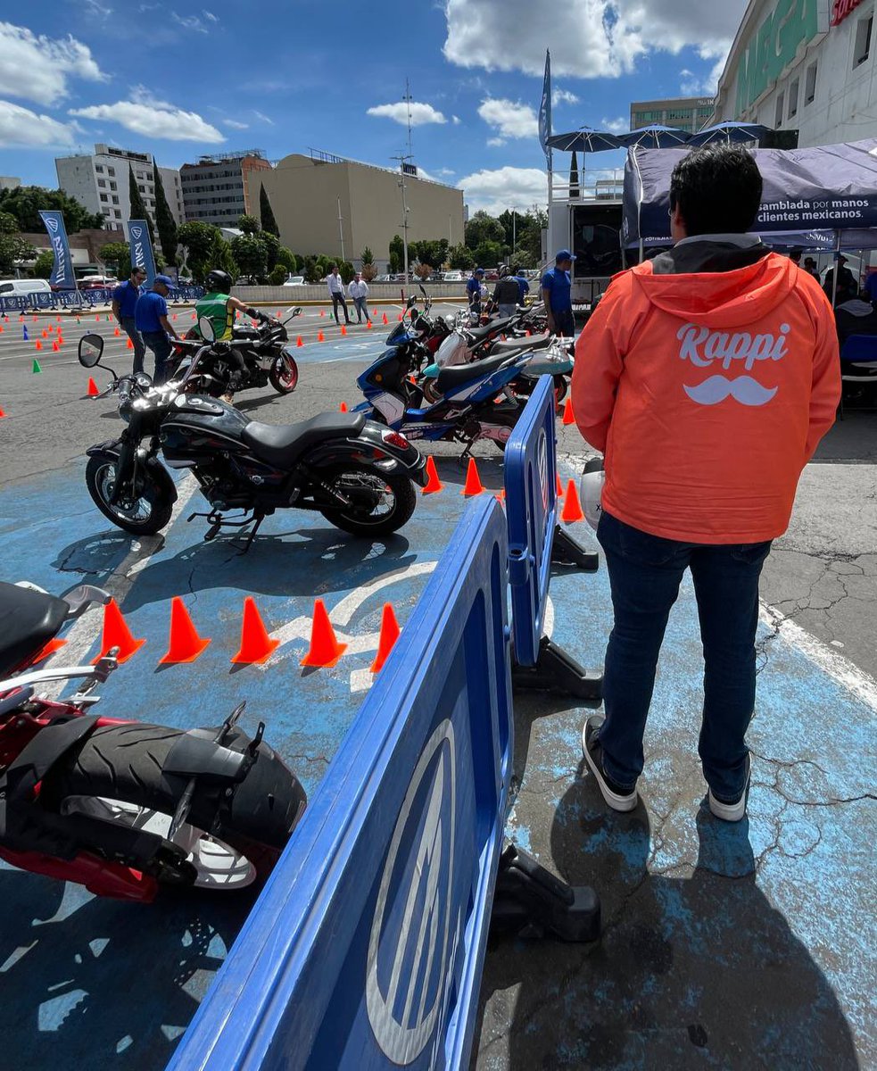 Con esta alianza con @RappiMexico durante el año se realizarán capacitaciones y cursos de manejo para fortalecer los conocimientos y habilidades de los repartidores con el fin de contribuir a la seguridad vial en México. 😎🙌🏍️🏍️