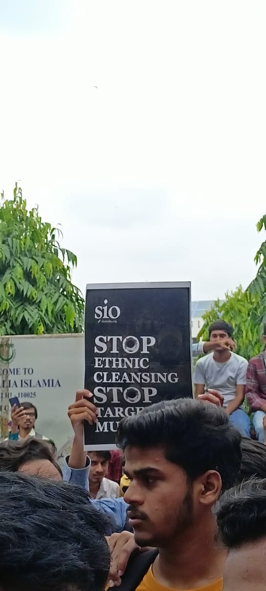 SIOJamia's tweet photo. JMI Unite Against Violence in Nuh, Demand Peace and Justice

In a powerful display of solidarity and commitment to justice and peace, hundreds of students of Jamia organized a protest march against the recent violence in Nuh, Haryana, attributed to the Hindutva outfit VHP. https://t.co/fkkczGDgxy