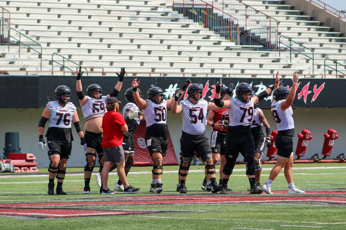 #TheHardWayThursday Let recognize the guys up front who have been doing it #TheHardWay all week to help this team win #BigDogs #Coalition #TrechMob