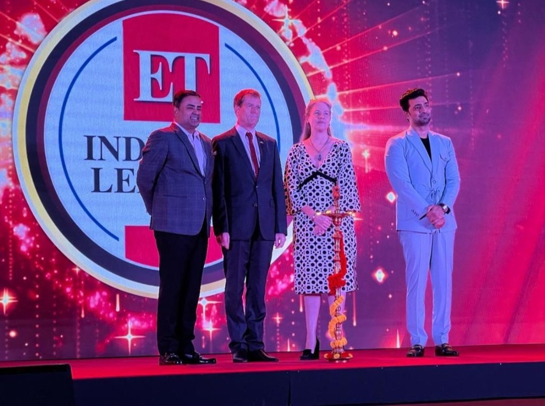 AbhishekRaksh19's tweet image. Emni

E :- Excellent
M :- Man 
N :- Nice
I :- Intelligent

Caption From :- #AbhishekRakshit 

#LoveUDevDa #DevEAmarDuniya ❤

@idevadhikari