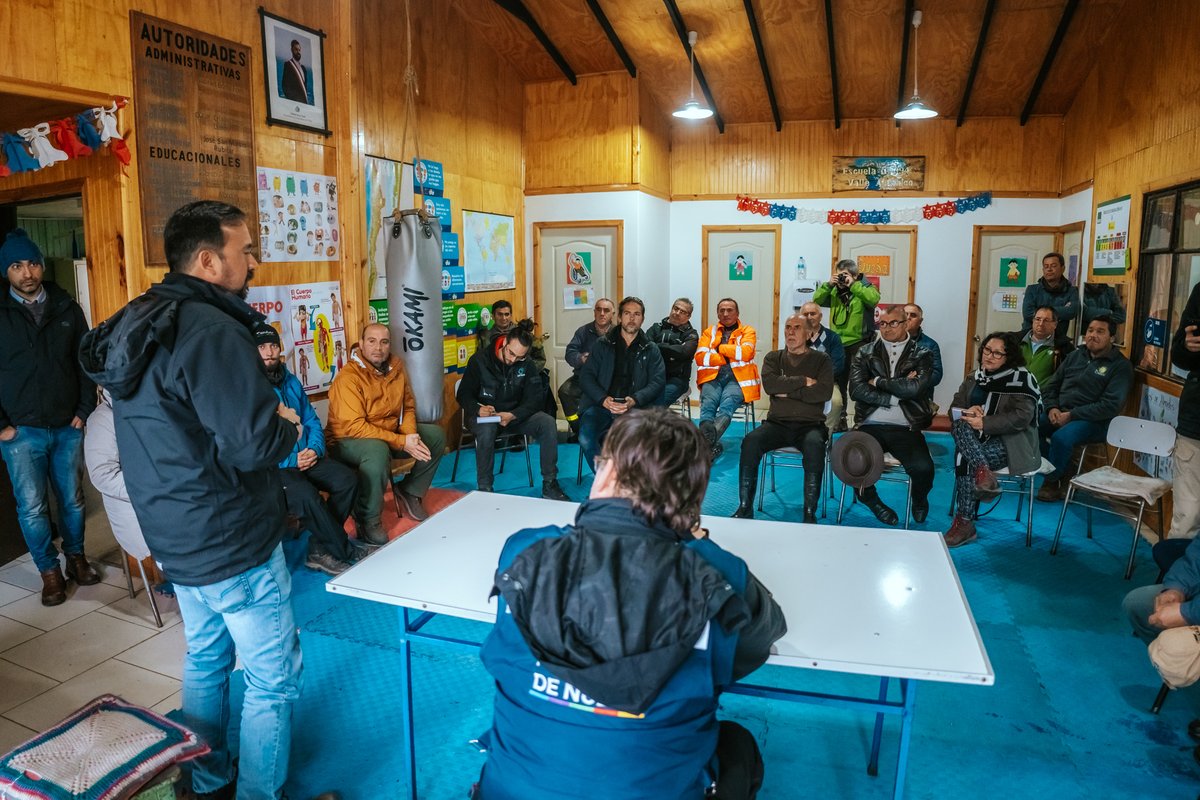 goredenuble's tweet photo. 🏔️Llegamos al sector de Atacalco #ElCarmen, donde el Gobernador Crisóstomo conversó con la comunidad afectada por el frente de mal tiempo que provocó un corte en la ruta⛑️ El compromiso es ayudarlos a recuperar la conectividad para el traslado desde y hacia sus viviendas https://t.co/mzrTqap3fS