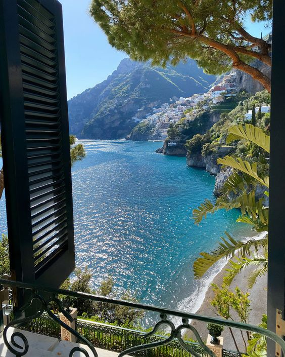 addictviews's tweet photo. Summer in Italy 🇮🇹 https://t.co/4E2fEfjFvt