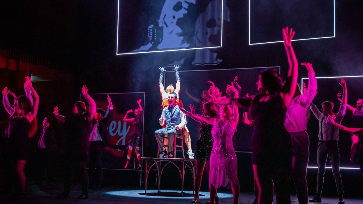 Calling all dance groups! 🕺💃 Be a part of the magic as our 1920’s extravaganza  'Speakeasy' takes over stages across the UK this Autumn. We’re looking for dance groups, ages 16+ to join the dance floor. Find more info here: bit.ly/3DArohg

#DanceOpportunity