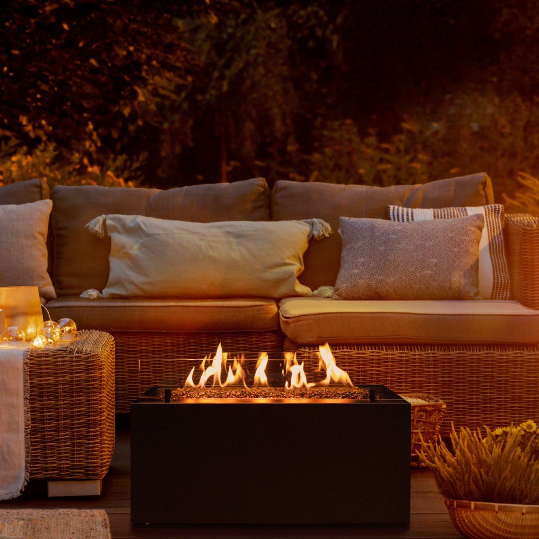 PlanikaUK's tweet photo. Flames and a sunset, what a view. 🌇

As the day turns to evening, sink into relaxation with Rio.

End your day with Planika.

#outdoorfire #sunset #Planika https://t.co/R7hYgKFbOb