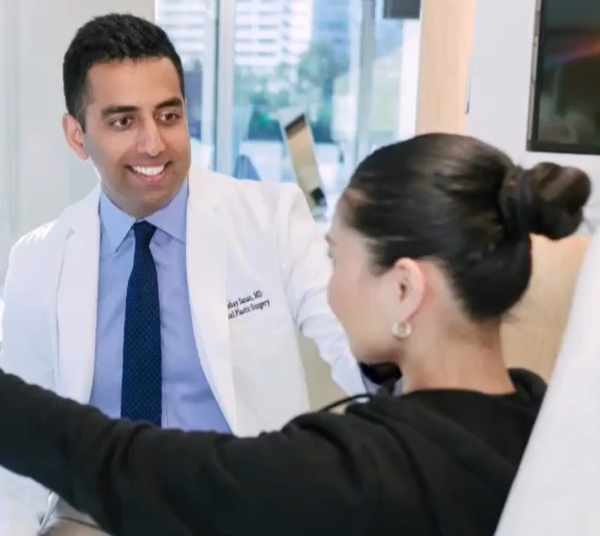 BostonFacialCtr's tweet photo. We all know that our necks can sometimes show the signs of aging. 

👉 We have a variety of procedures and have compiled a wealth of information to help you make an informed decisions

Learn more 📖- https://t.co/0GHoGh2bM2 

#NeckRejuvenation #noninvasive #Boston #antiaging https://t.co/KOhSxzdsRZ