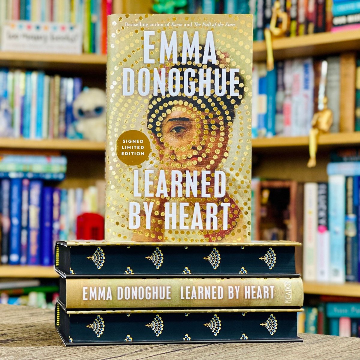 Out in the world today! Emma Donoghue's latest novel - sprayed edges, signed copy, 1st edition hardback! #LearnedByHeart, tells the heartbreaking story of the tangled lives of two women whose intense, and unlikely, relationship will change them for ever. tealeavesandreads.co.uk/product/learne…