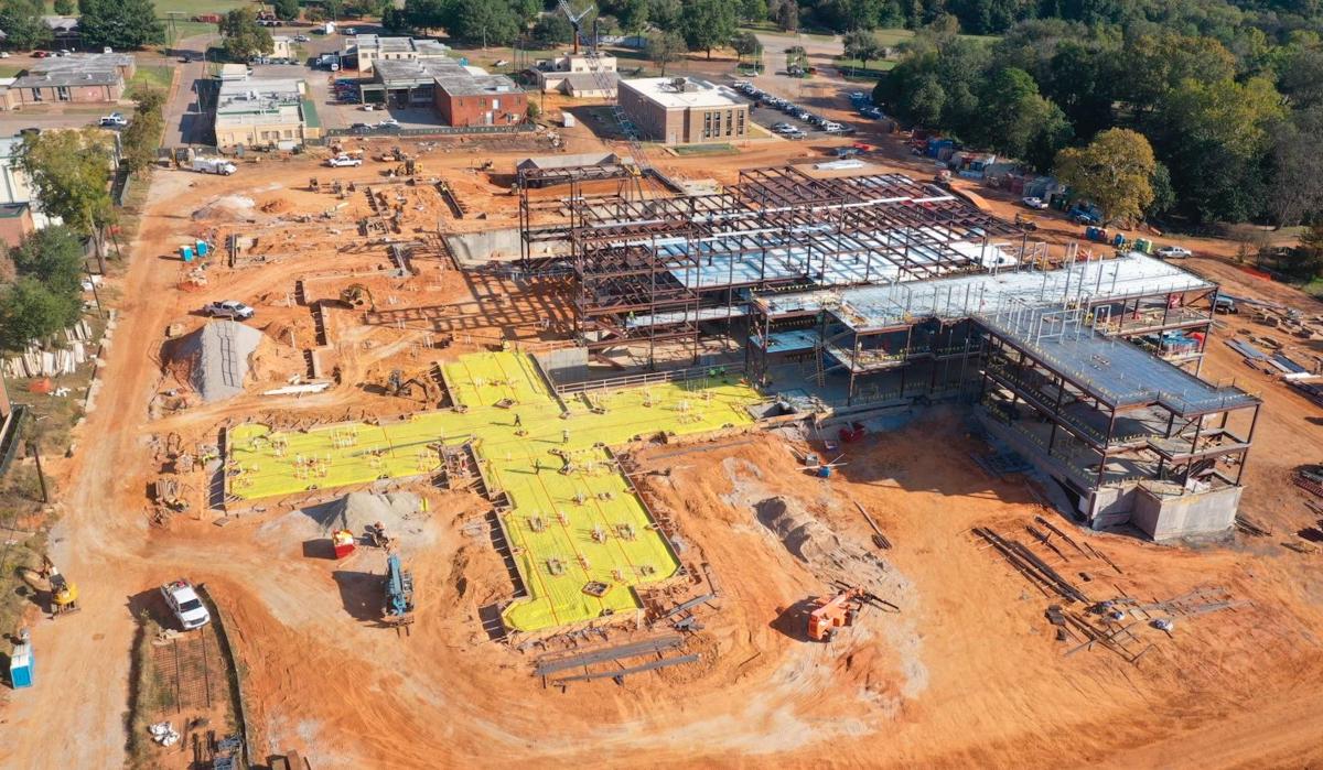 Robins &amp; Morton Unearths Decades-Old Items On $202M Hospital Project in Texas #HospitalMedicalConstruction #RobinsMorton #TEXAS #UnitedRentals  dlvr.it/Sv6yx6