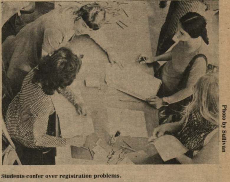 PacificLibrary's tweet photo. Students registering for classes in Fall 1973. For you recruitment folks, there was an increase in enrollment to 191 new students that year. #tbt #throwbackthursday #UOPacific #pacificlibraries #archives https://t.co/5gr84QCxxk