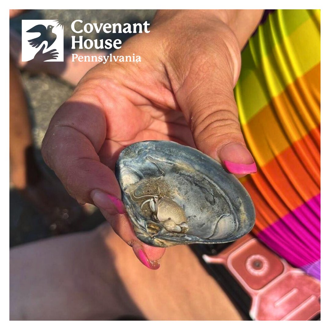 CovenantHousePA's tweet photo. This past weekend, youth and staff in short-term housing from our Kensington location took to the Ocean City, NJ beach. Despite the sandy aftermath that required some cleanup, the all-around smiles made every moment worthwhile! 🏖️🌊💙 https://t.co/DX7gJUAxfG