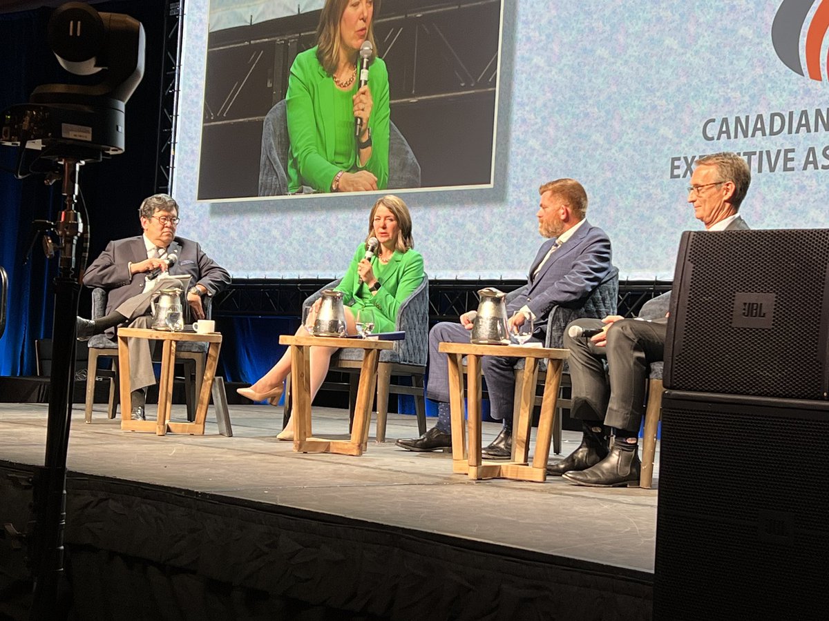 watchmandan's tweet image. What a tremendous panel.  We are fortunate to have such a strong and competent provincial leader.  Thank you for your profound comments today. #ceea @ABDanielleSmith @CdnEnergyExecs