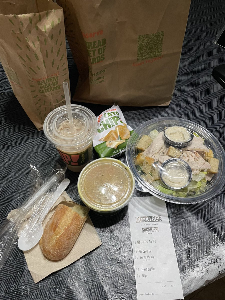 BiebaMahoneE3's tweet photo. @panerabread just got home with my Panera and realized I was charged extra for a drink I didn’t order😭was wondering why it was so expensive https://t.co/ZVEsqwrVVp