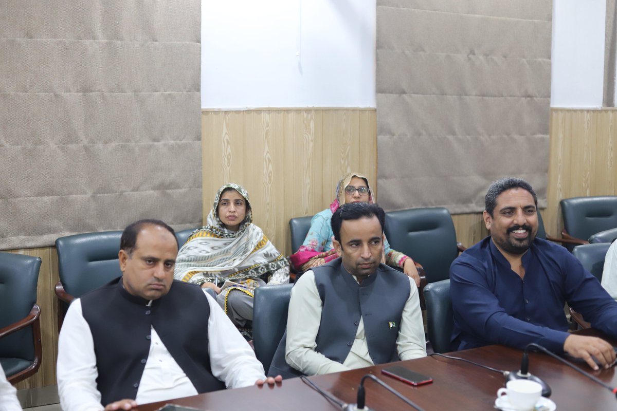 CIWCE1's tweet photo. As a part of ongoing campaign on ergonomics and heat stress, SAA-CIWCE, in collaboration with GIZ, has organised an orientation session for staff of Labour and Human Resource Department at Lahore on Aug 10, 2023. #Ergonomics #HeatStress #WorkplaceSafety #safety #hifazatkashaoor https://t.co/M7x1w7czTR