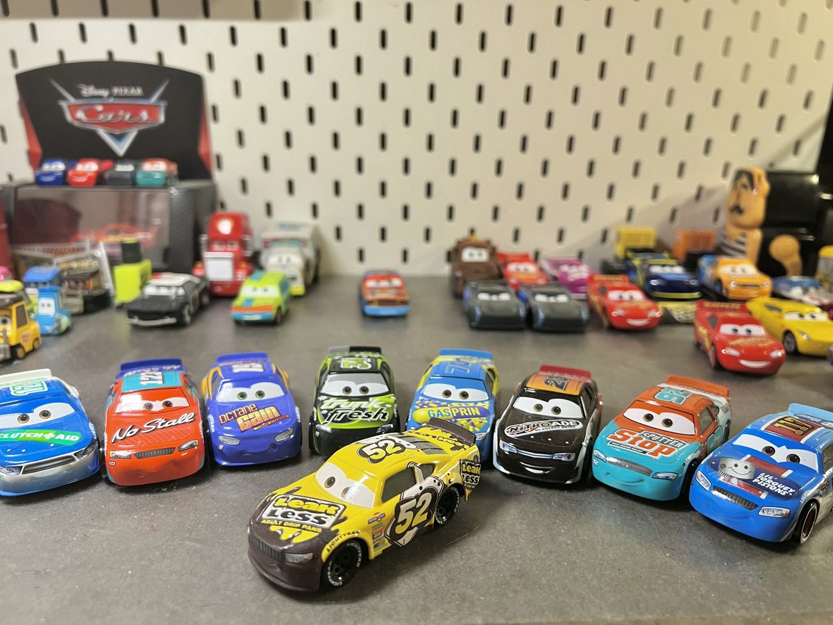 Brian Spark#52
Phil Tankson#28
Dino Draftsky#121
Ralph Carlow#117
Floyd Mulvihill#70
Todd Marcus#123
Murray Clutchburn#92
Dirkson D'Agostino#34
Bobby Swift#19
Veteran racers from Cars3