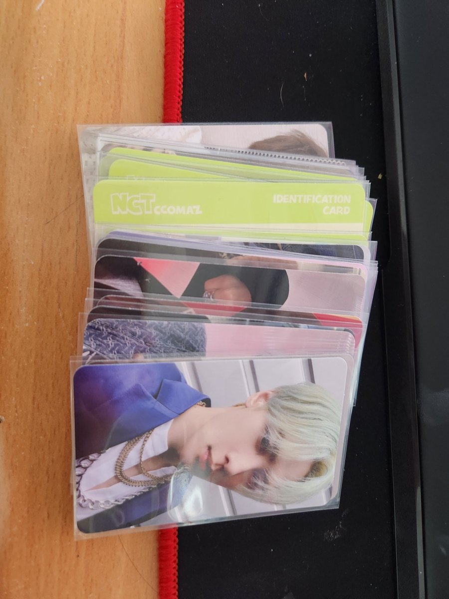 nana05160606's tweet photo. NCT NATION:To The World
엔시티 단콘에서 도무송(포카) 나눔합니다

일정:2023.08.26
인증:알티+시즈니 인증(버블 22일이상or에이스)
수량:100셋 정도?(포카 포함 23개정도)
시간:3~5시 사이 예정
 (타래로 장소.의상 올라갈 예정)

포카는 랜덤으로 멤버들 1장씩 있습니다 
(저도 몰라요..완전랜덤) https://t.co/yvk8niWo5A